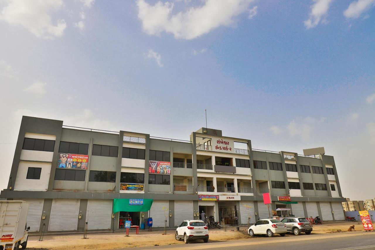 Hotel Oyo 15417 Red Rose