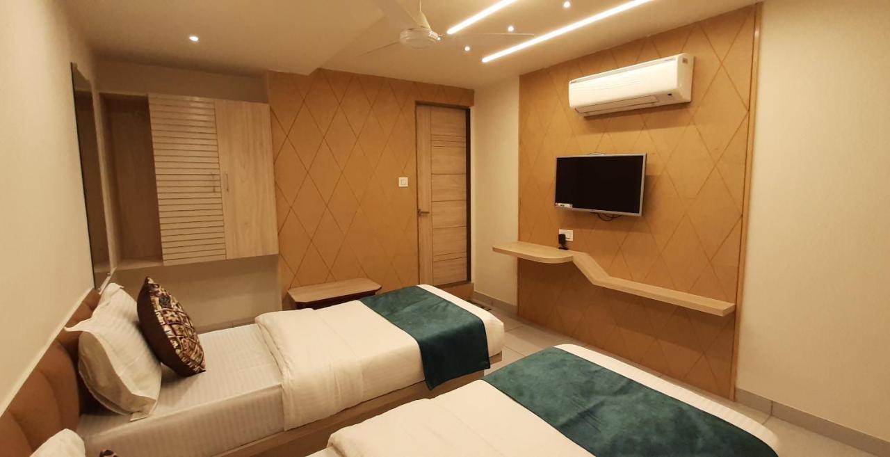 Hotel Kinara Ahmedabad