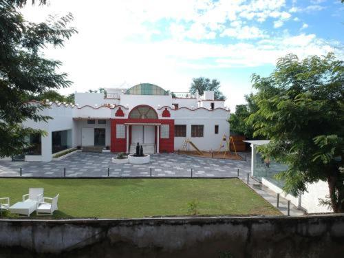 Casa Blanca - A Boutique *