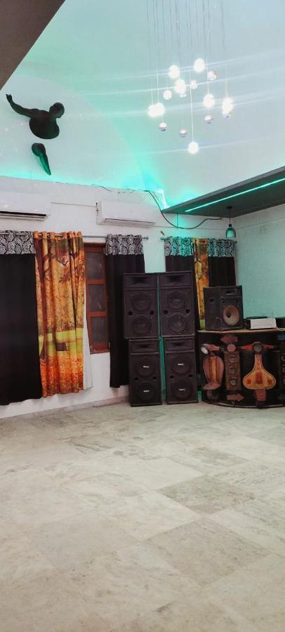 Casa Blanca - A Boutique *