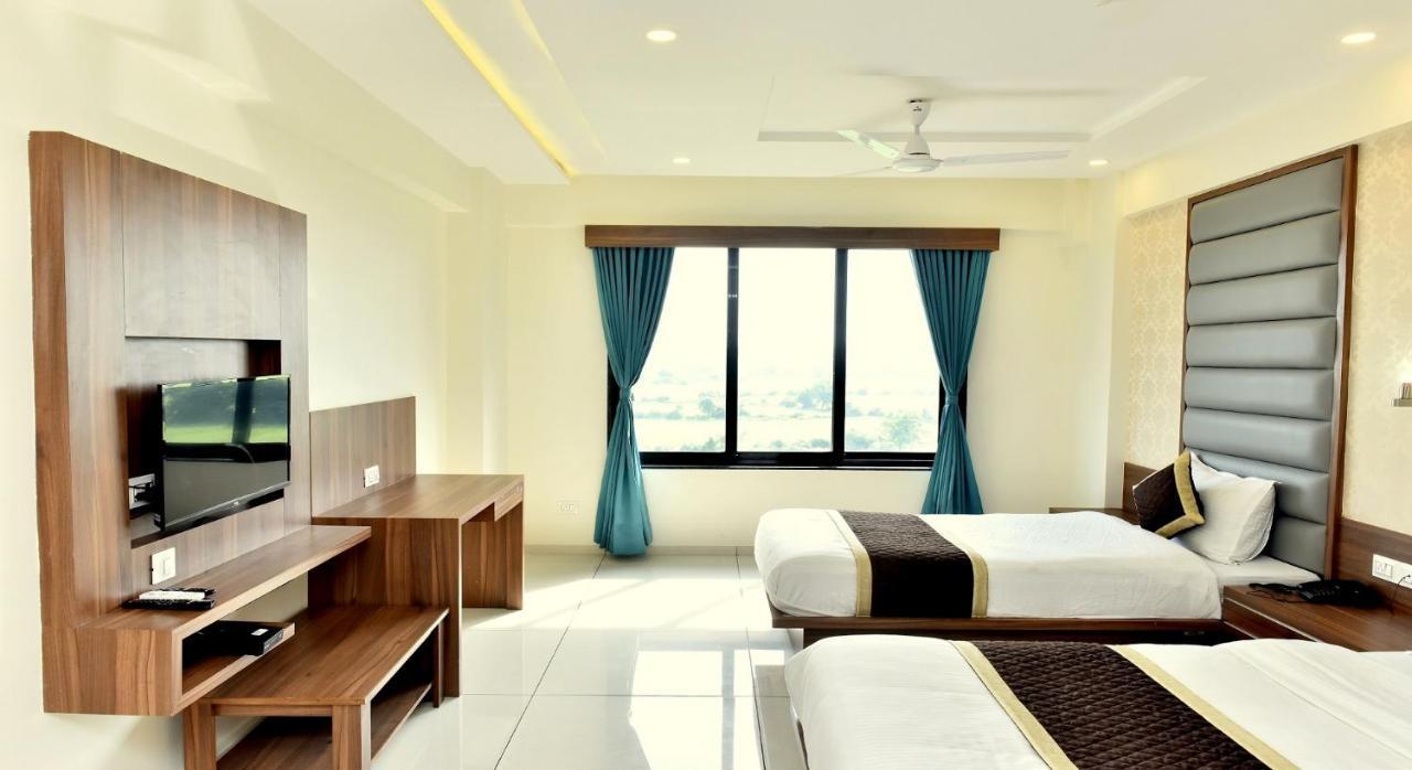 Hotel Royal Square By Sky