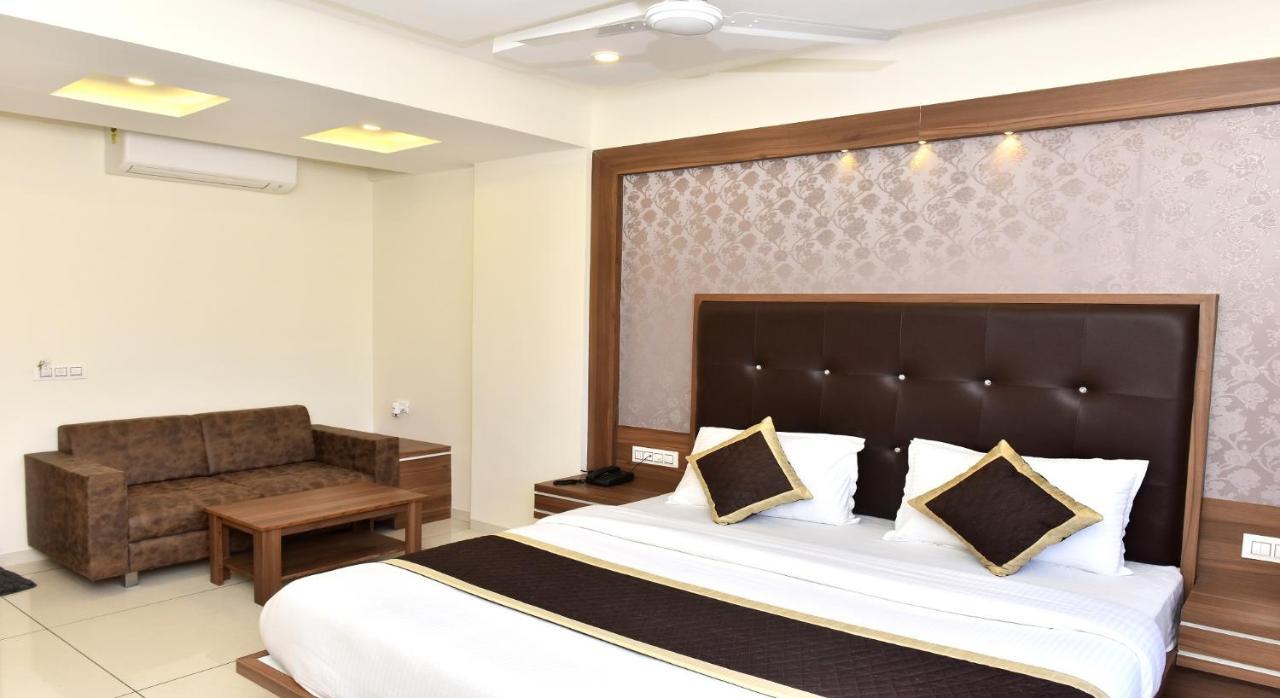 Royal Square By Sky 3*