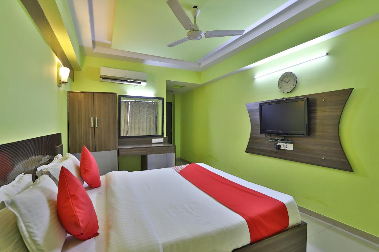 Oyo 949 Malhar Ahmedabad