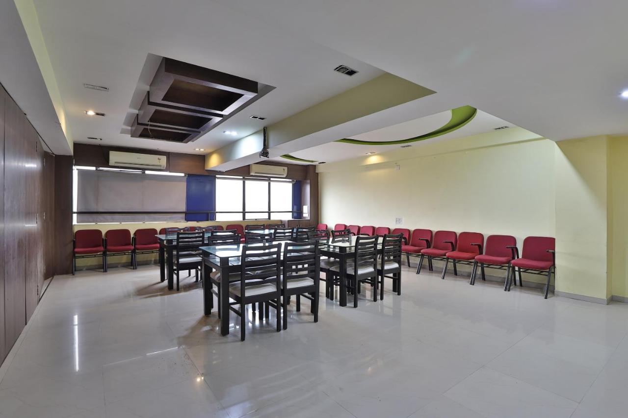 Oyo 949 Malhar Hotel 3*