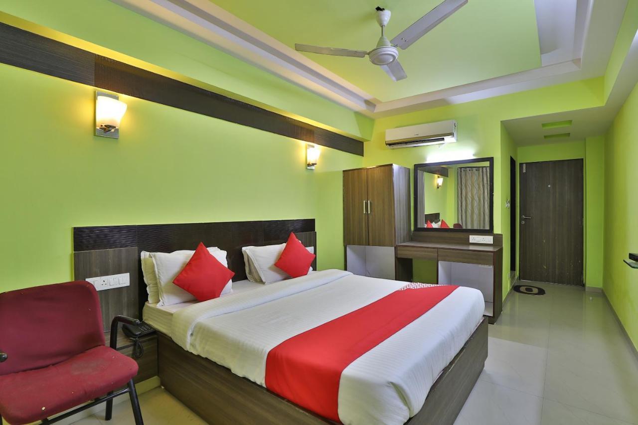 Oyo 949 Malhar Hotel Ahmedabad