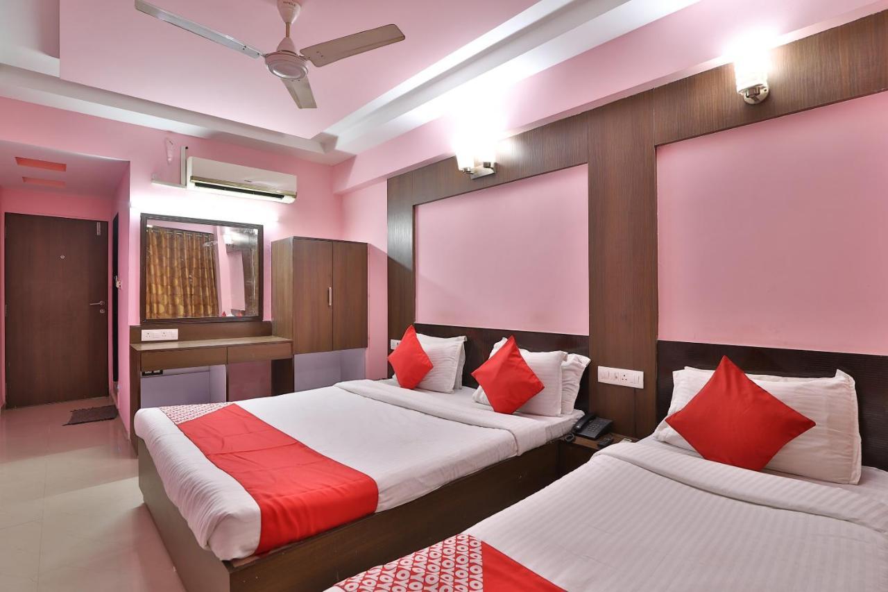 Oyo 949 Malhar Hotel Ahmedabad