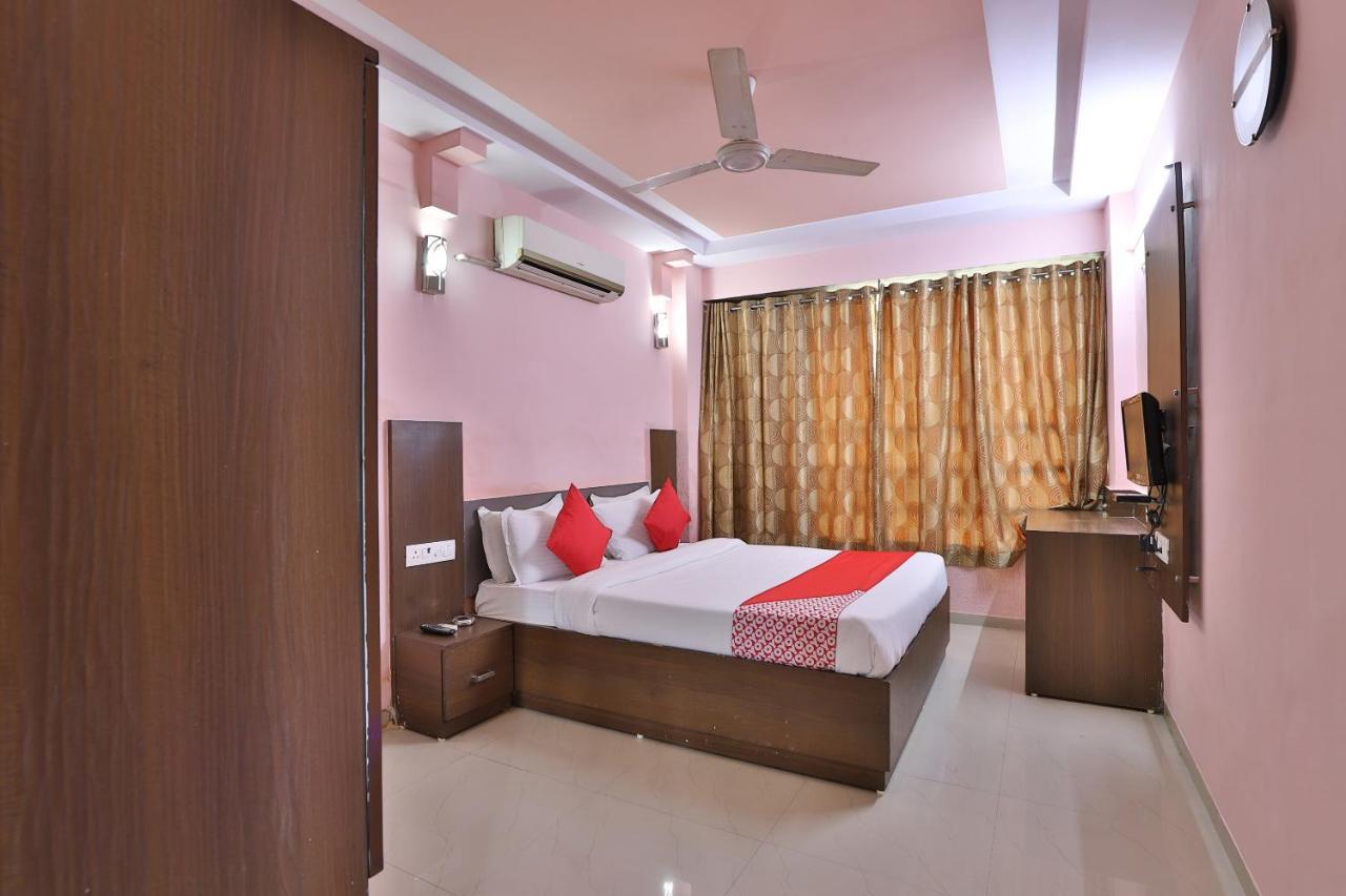 Hotel Oyo 949 Malhar Ahmedabad