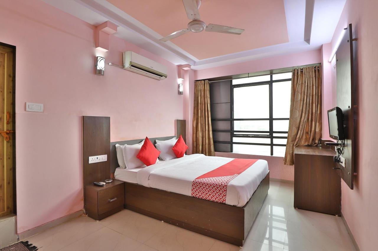 Hotel Oyo 949 Malhar Ahmedabad