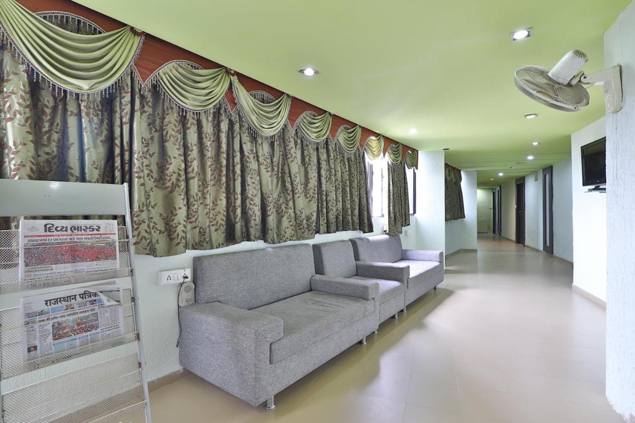 Oyo 949 Malhar Hotel 3*
