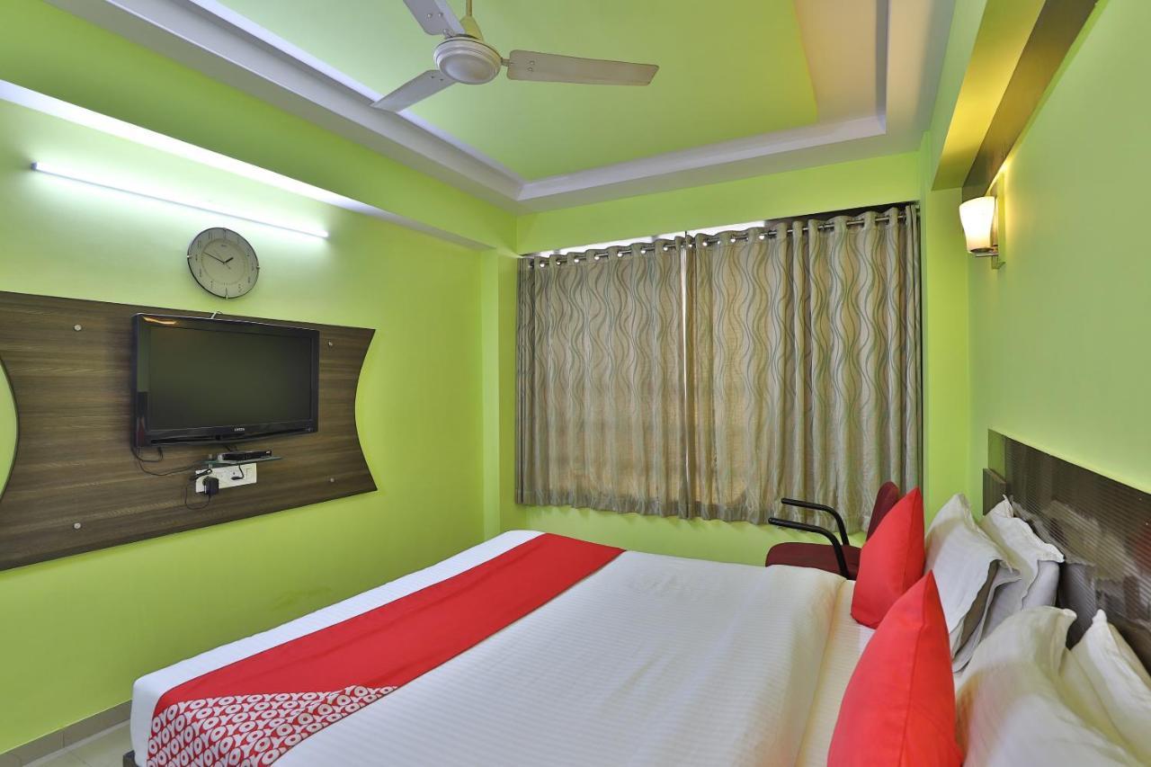 Oyo 949 Malhar Hotel Ahmedabad