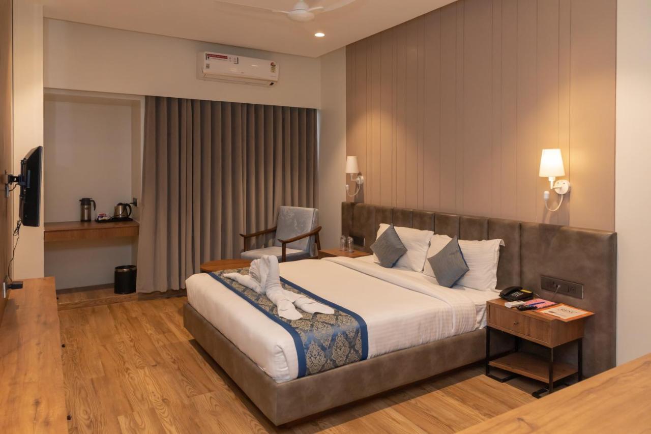 Pinnacle Grand Hotel