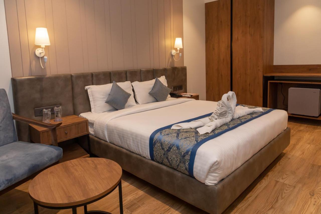 Pinnacle Grand Hotel