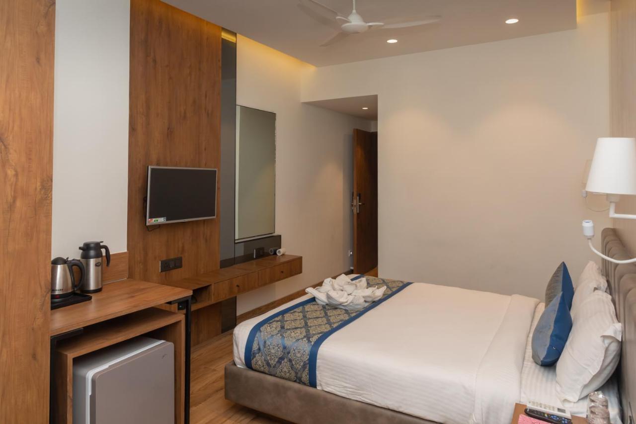 Pinnacle Grand Hotel 3*