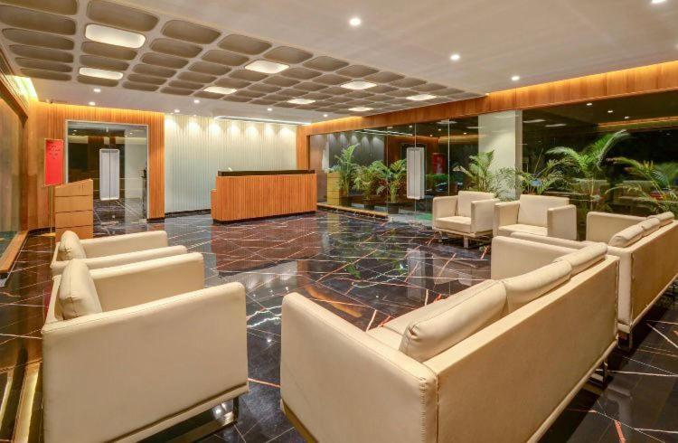 Pinnacle Grand Hotel 3*