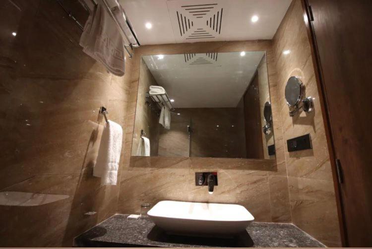 Pinnacle Grand Hotel Ahmedabad