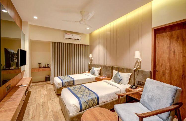 Pinnacle Grand 3* Ahmedabad