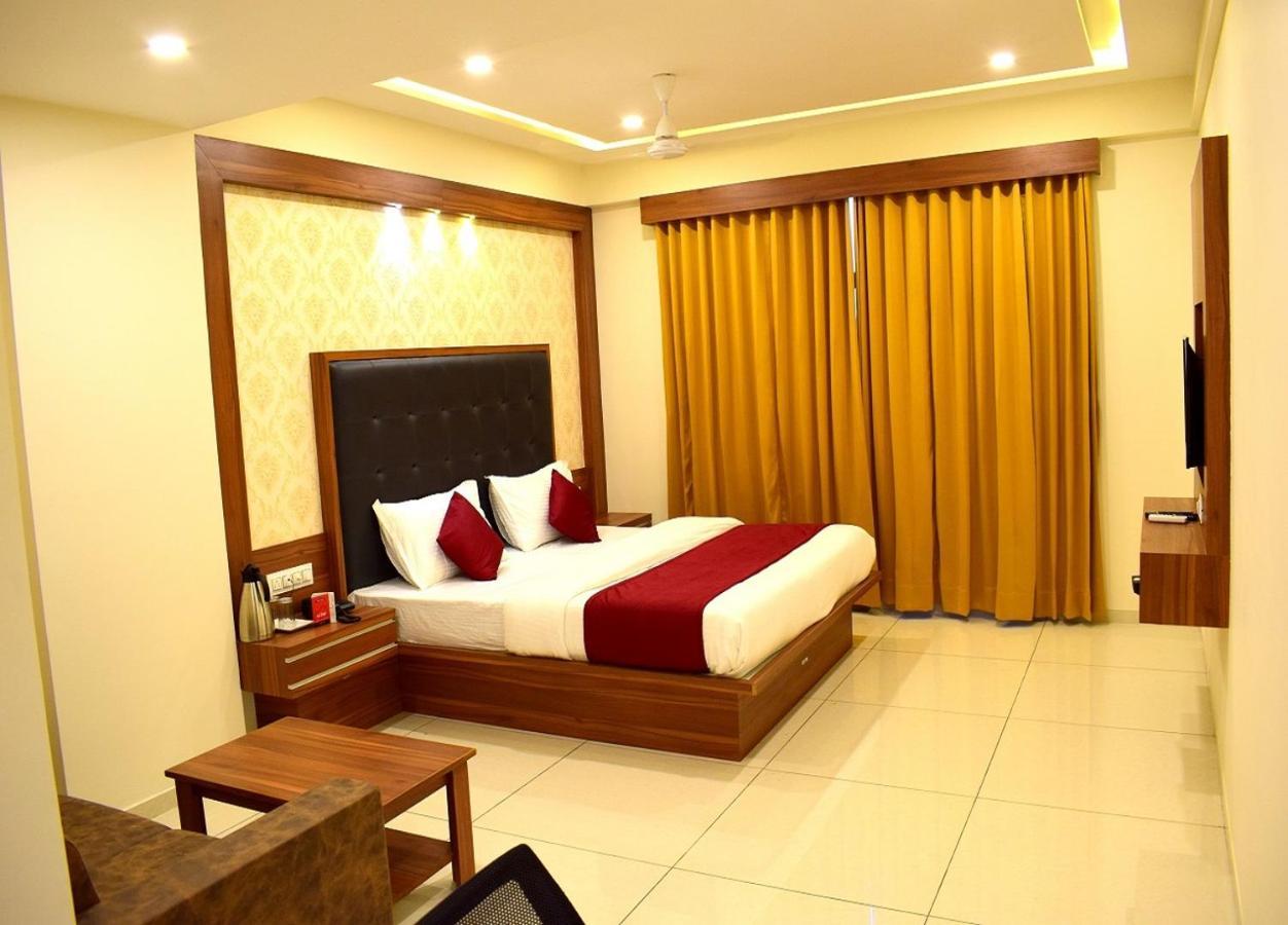 Royal Square By Sky Hotel