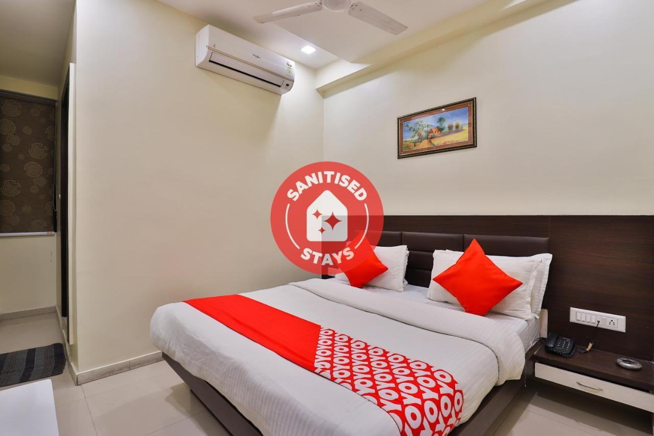 Oyo 11985 Khushboo Hotel 3*