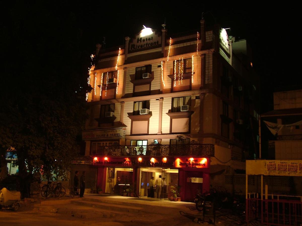 Riverfront 3*