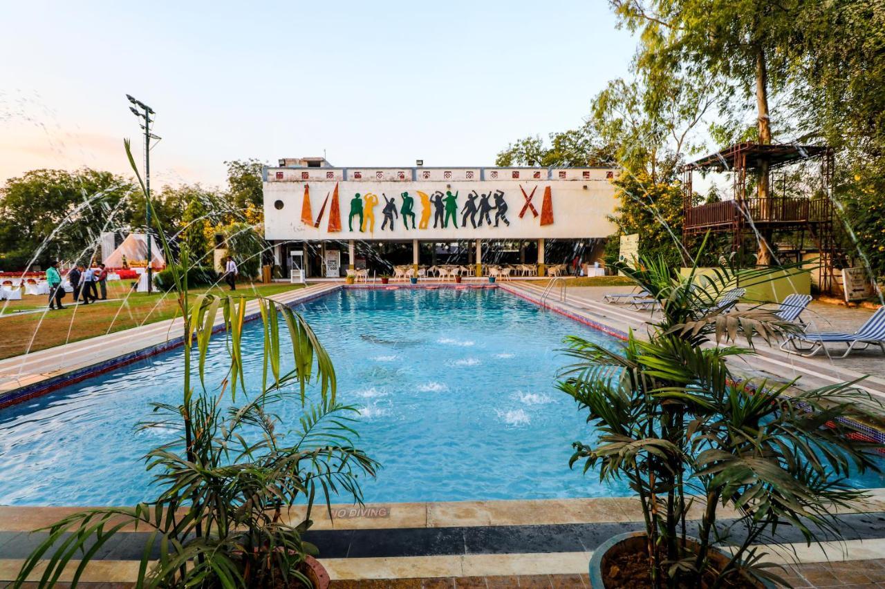 Hotel Arristo And Club