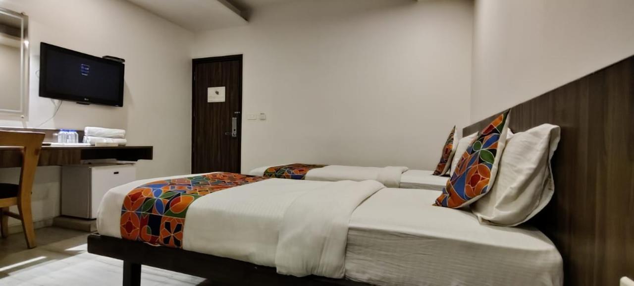 Grand Ambience Hotel 3*