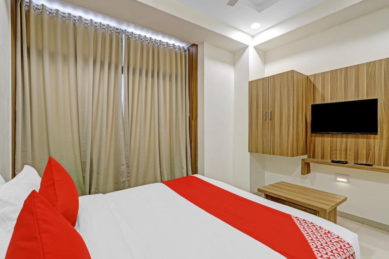 Oyo Flagship 86605 Hotel The Meriton 3* Ahmedabad