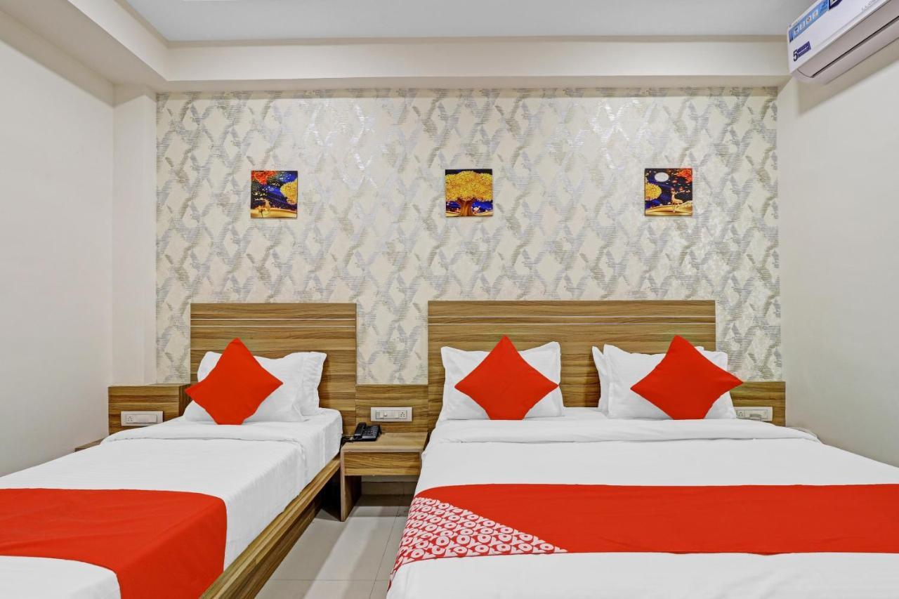 Hotel Oyo Flagship 86605 Hotel The Meriton 3*