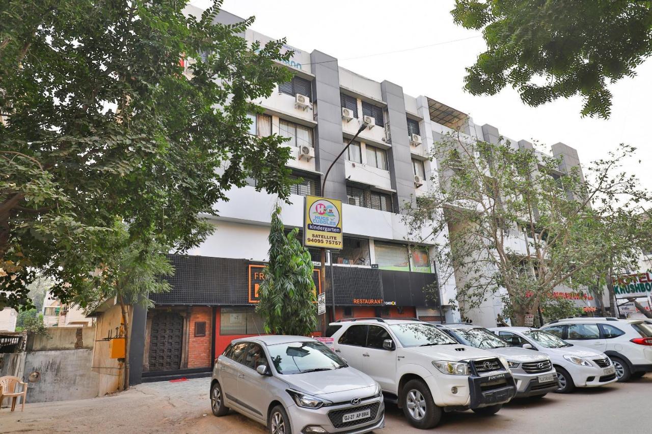 Oyo 11985 Khushboo Hotel Ahmedabad