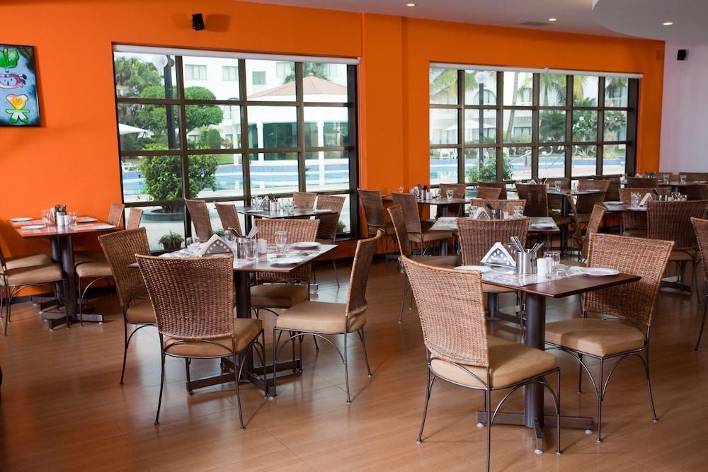 Lemon Tree Hotel, Hotel