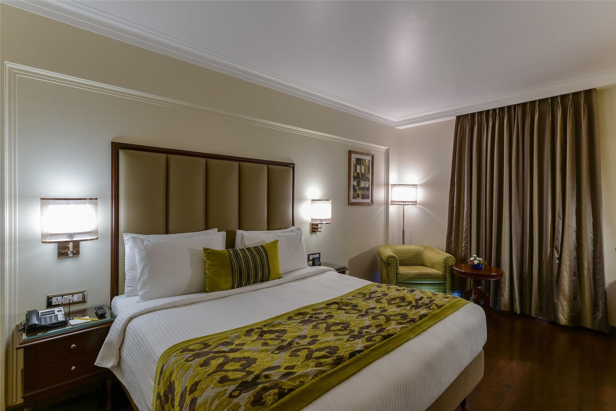 Hotel Lemon Tree Premier “the Atrium”