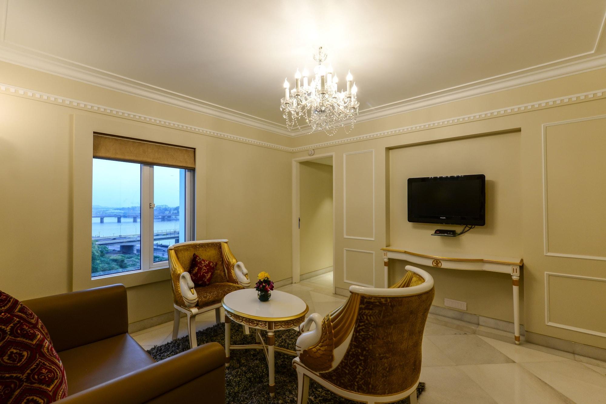Hotel Lemon Tree Premier “the Atrium”