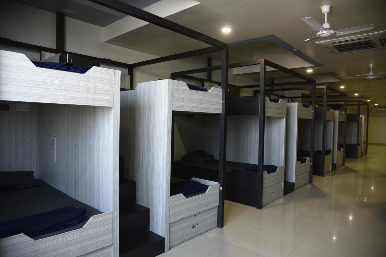 In & Out Dormitory Hostel *