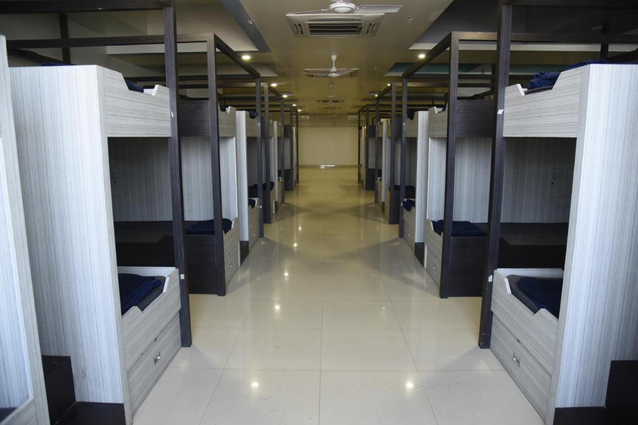 In & Out Dormitory * Ahmedabad