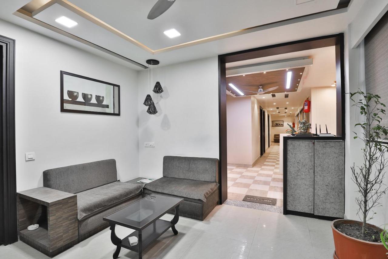 Oyo 23289 Anmol Palace Ahmedabad