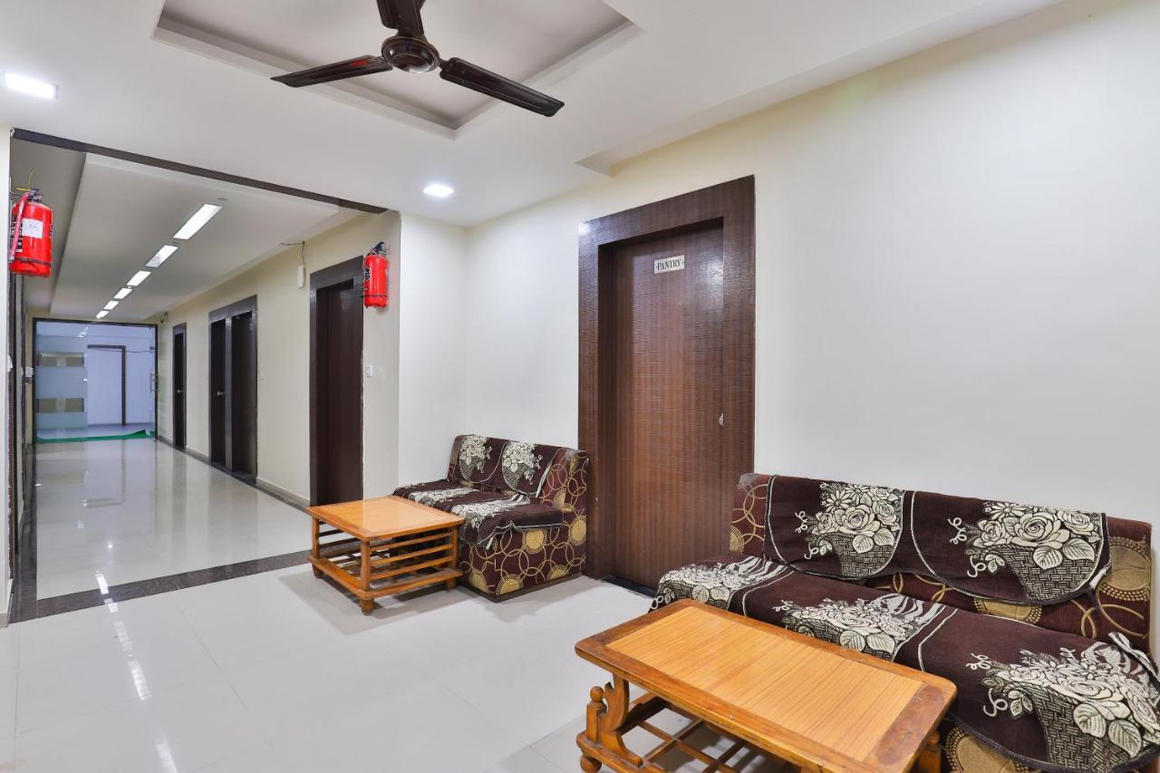 Hotel Oyo 11985 Khushboo Ahmedabad