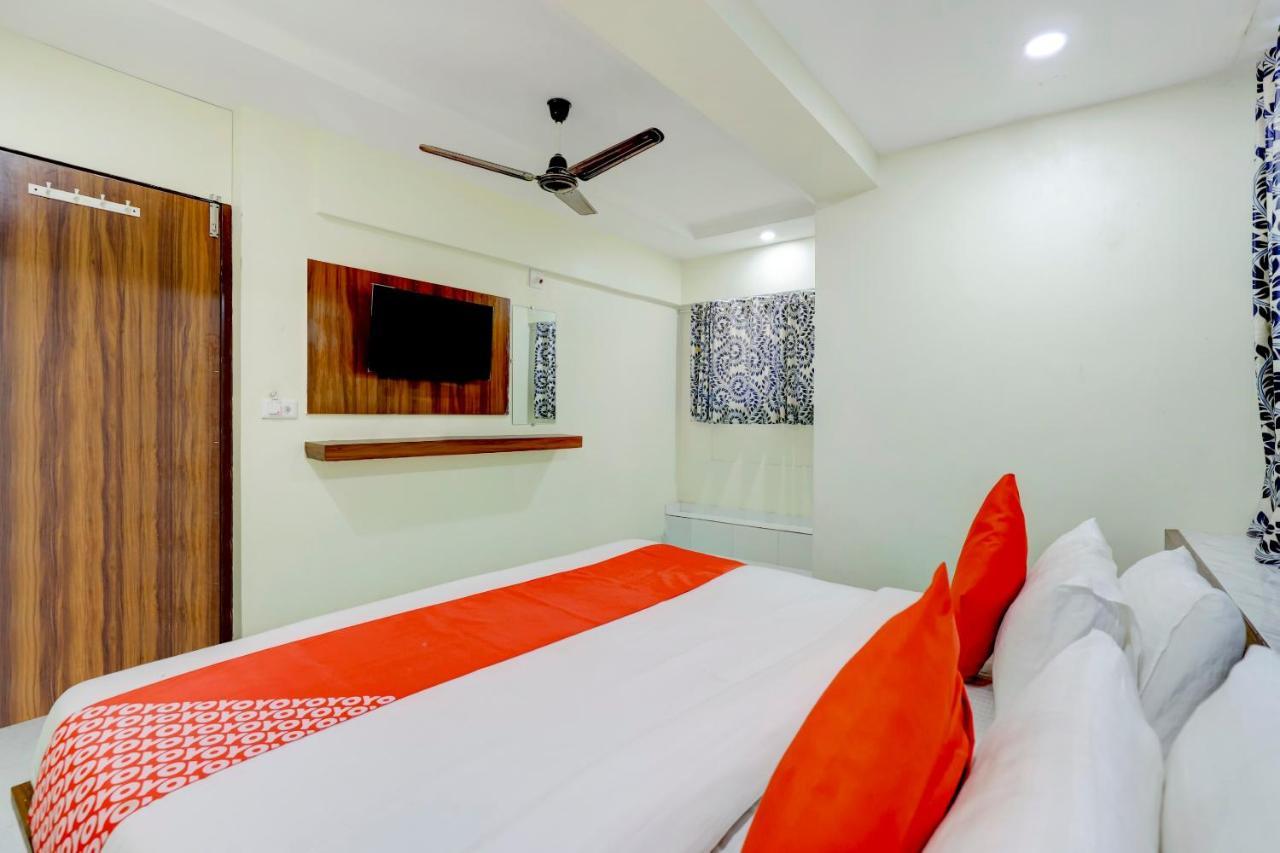 Oyo 67789 Savera Ahmedabad