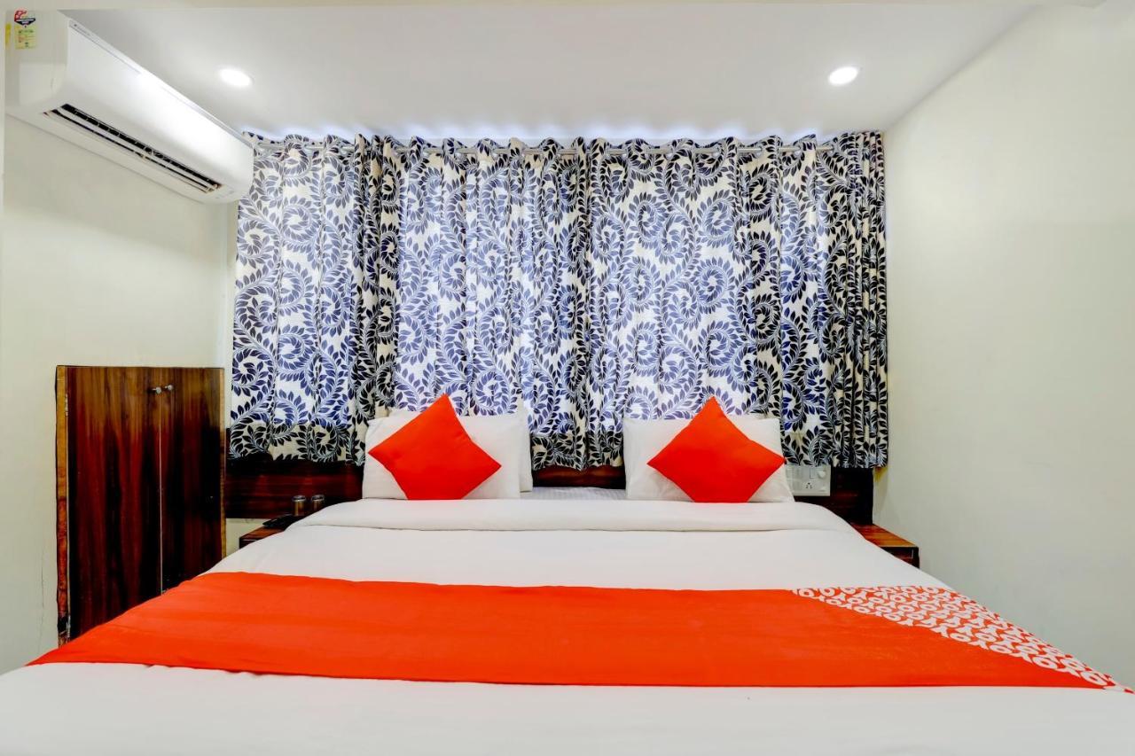 Oyo 67789 Savera Ahmedabad