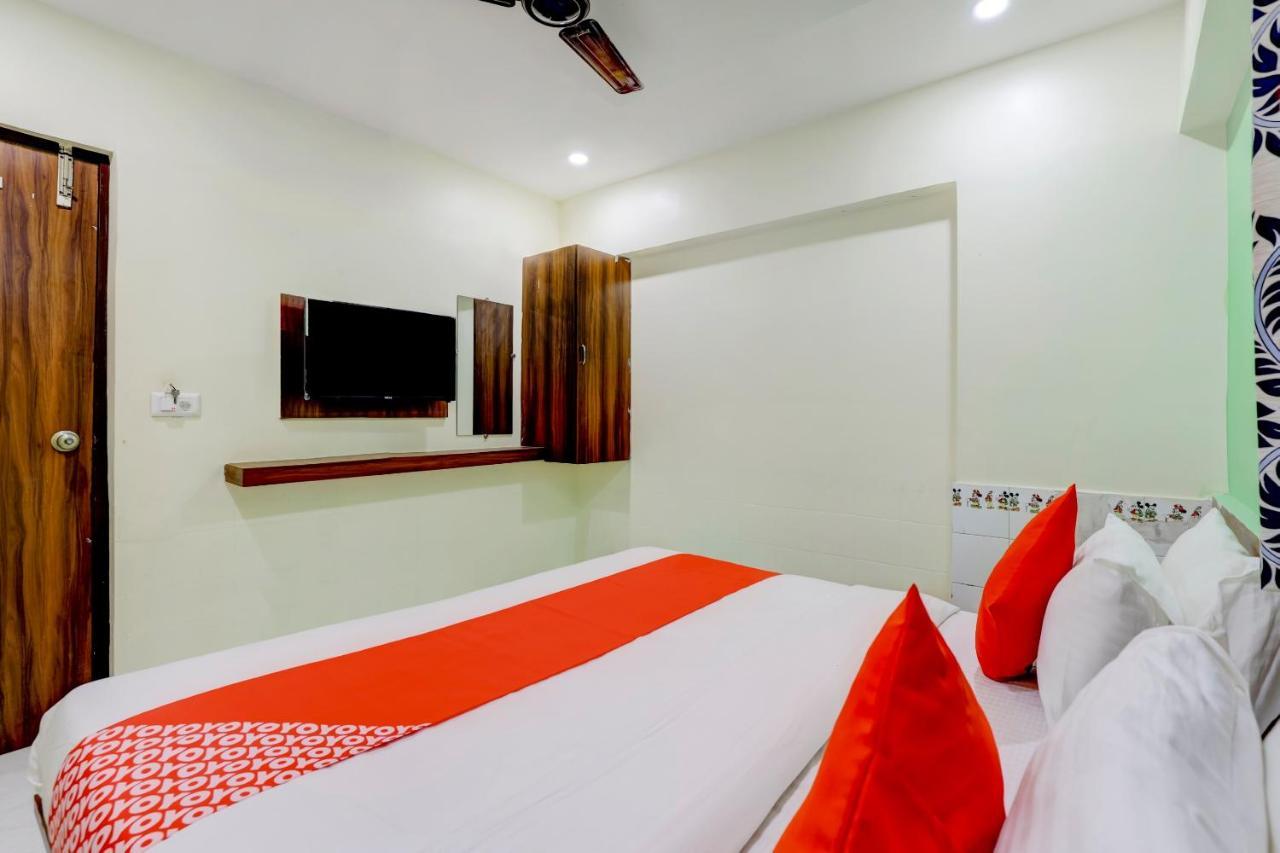 Hotel Oyo 67789 Savera Ahmedabad