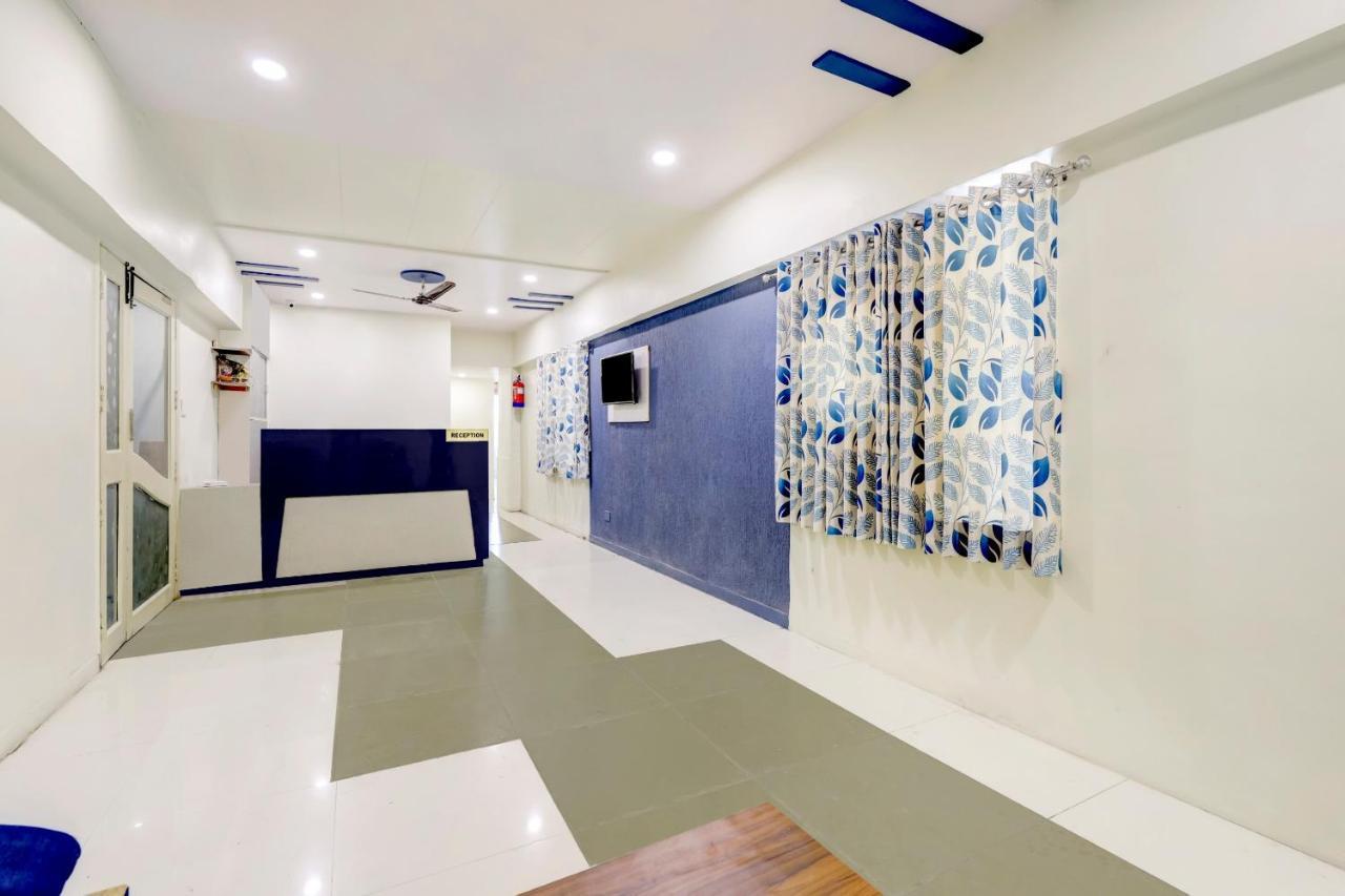 Oyo 67789 Savera Ahmedabad