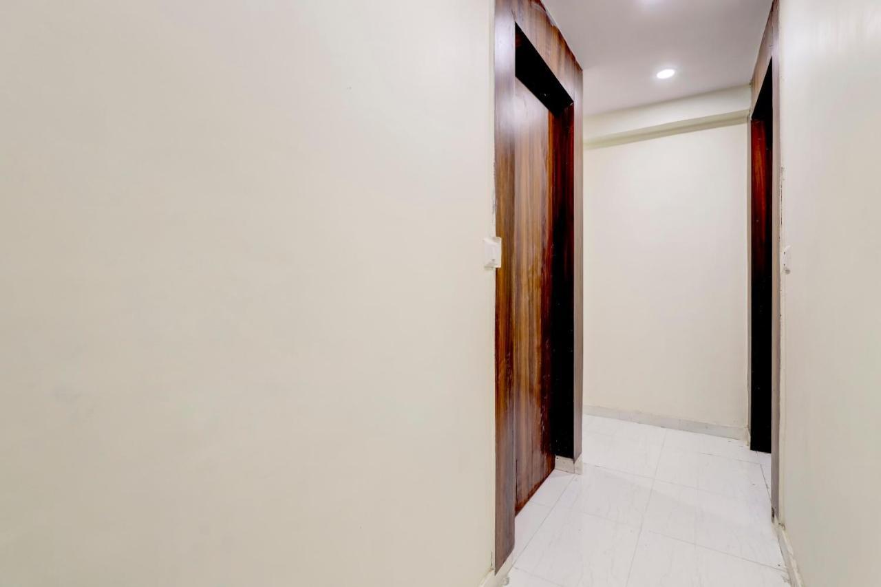 Oyo 67789 Savera Ahmedabad