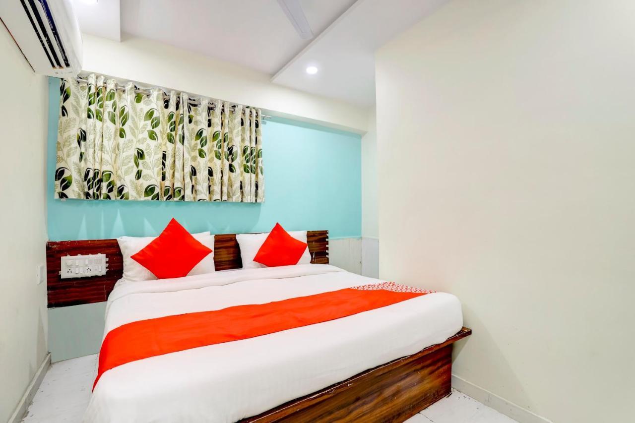 Oyo 67789 Savera Ahmedabad