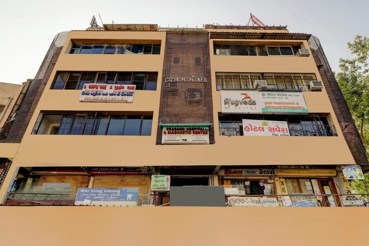 Hotel Oyo 67789 Savera Ahmedabad