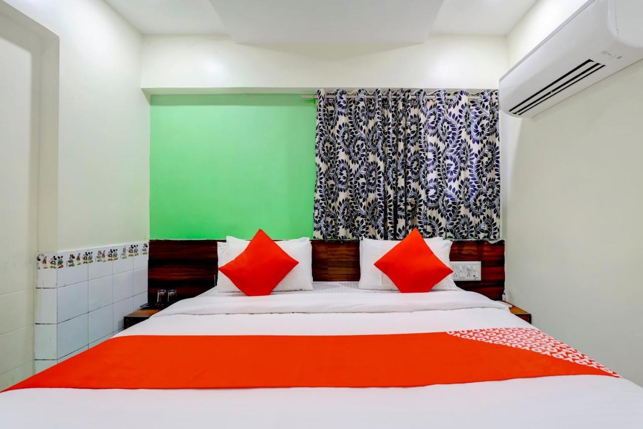 Hotel Oyo 67789 Savera Ahmedabad