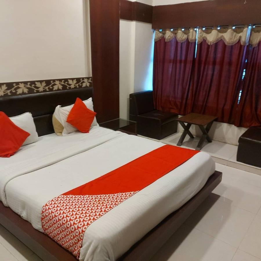 Shreenath Hotel *