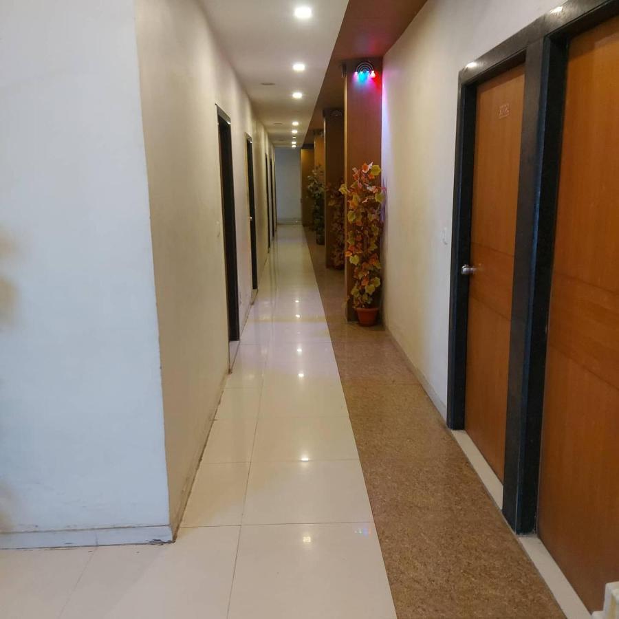 Shreenath Hotel