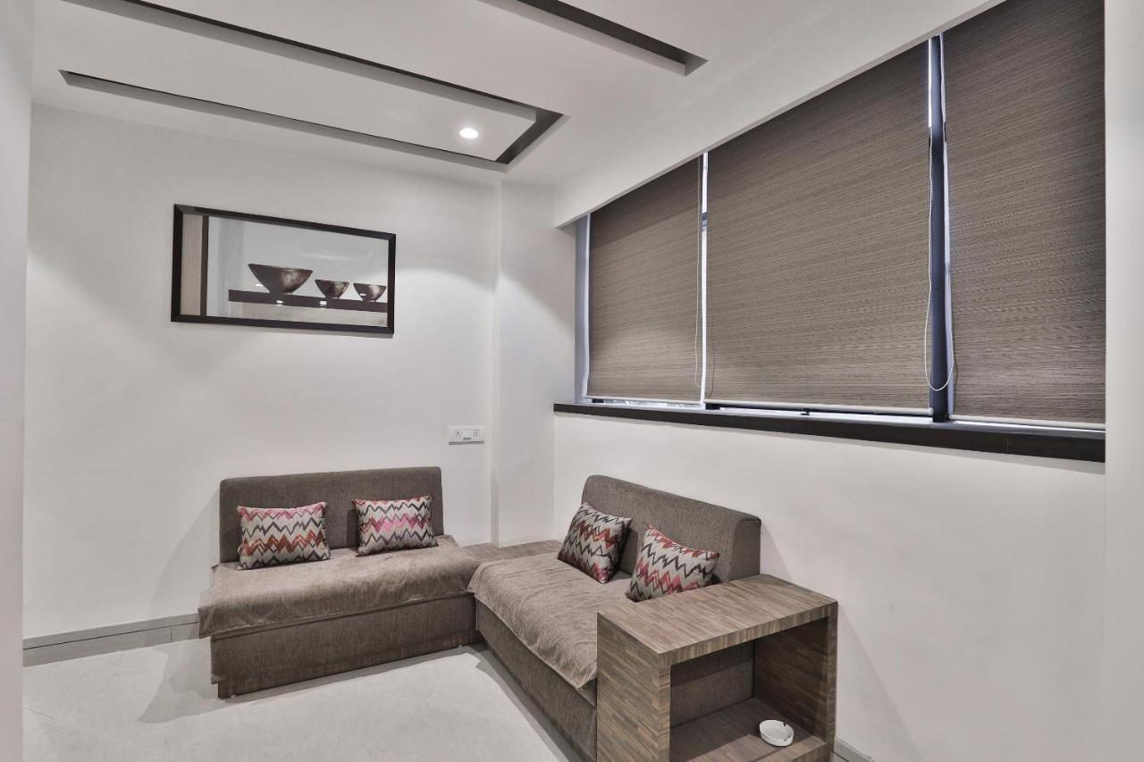 Oyo 23289 Anmol Palace Hotel