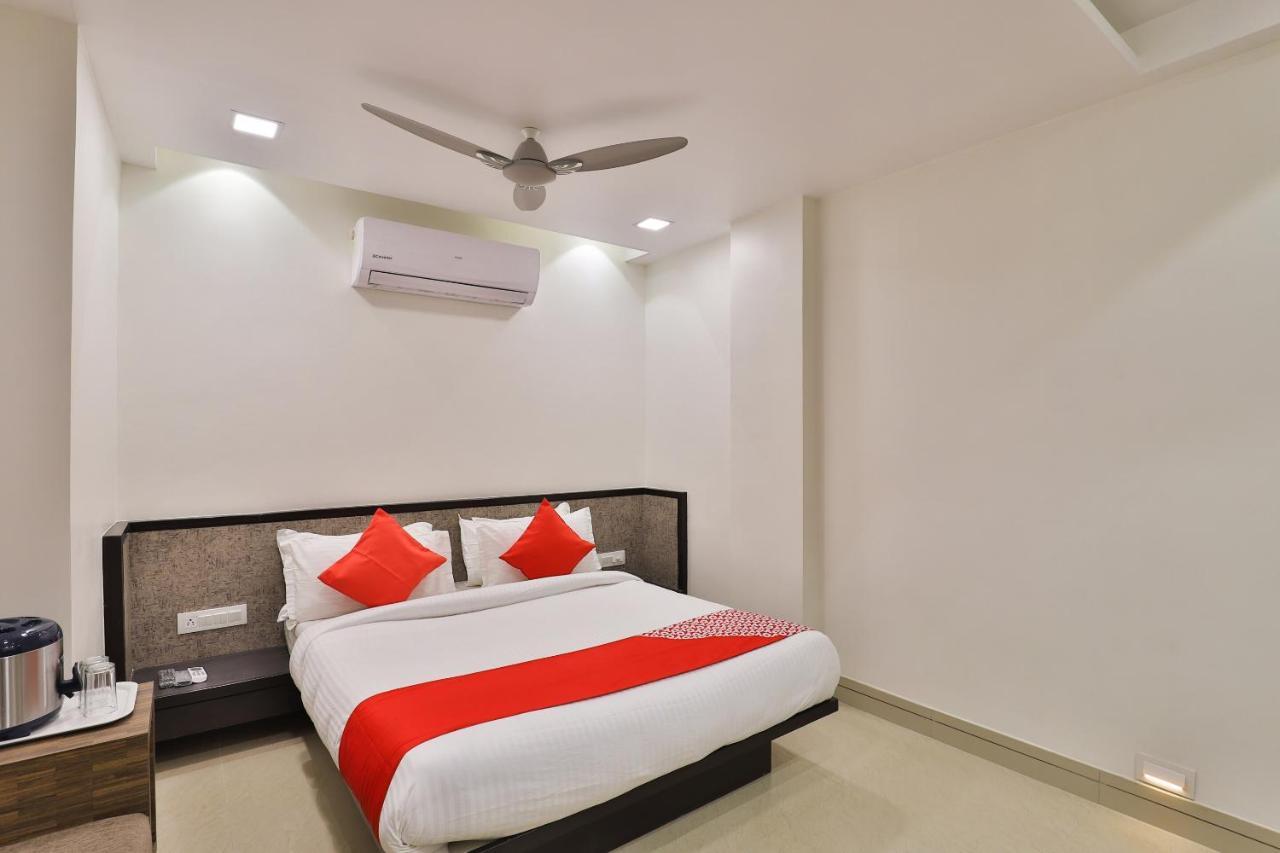 Oyo 23289 Anmol Palace