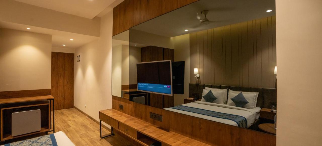 Pinnacle Grand Ahmedabad
