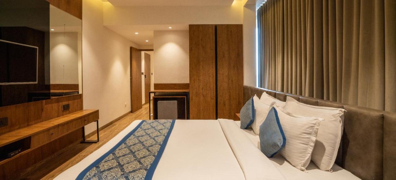 Hotel Pinnacle Grand