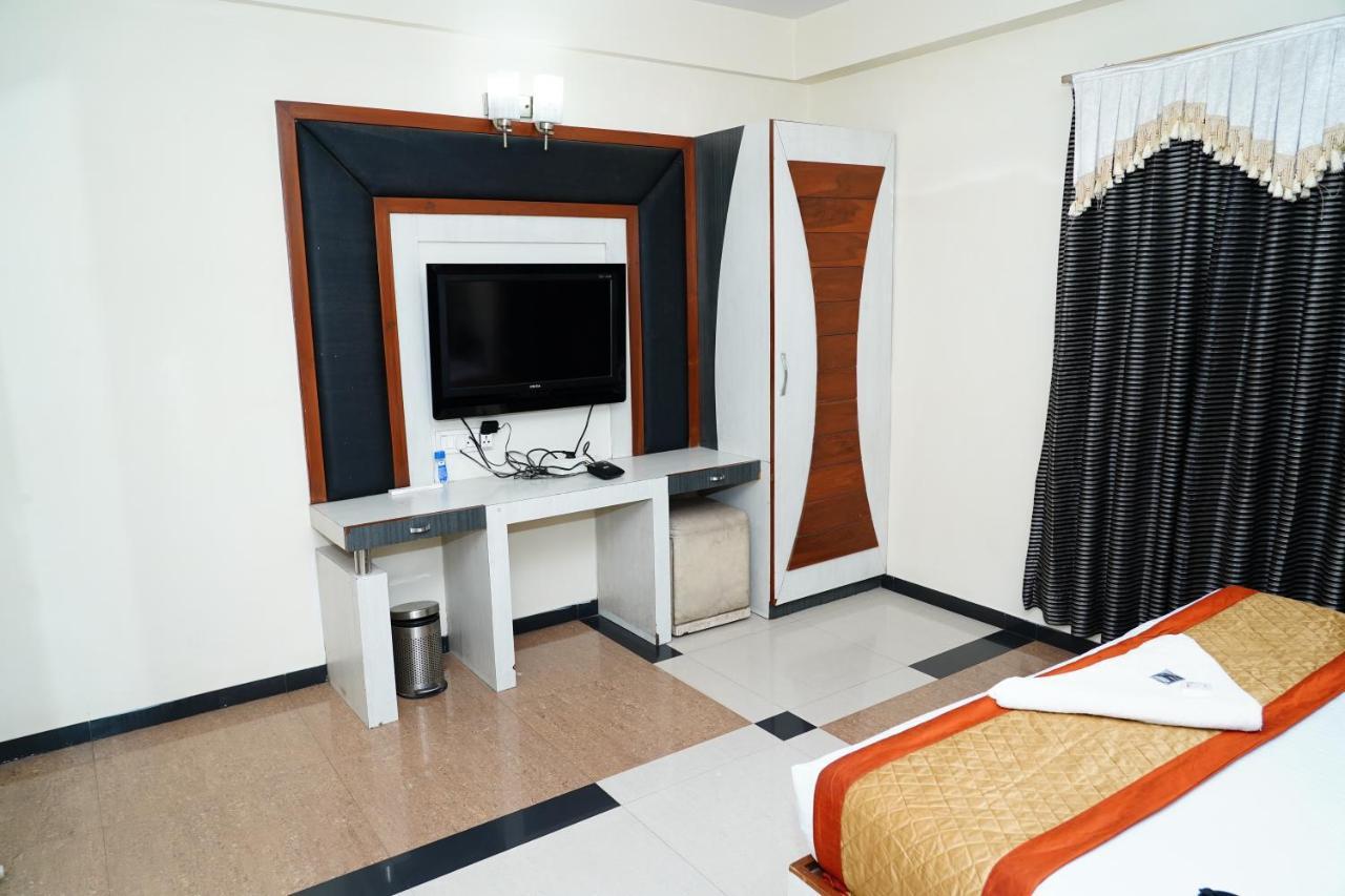 Marshall The Hotel